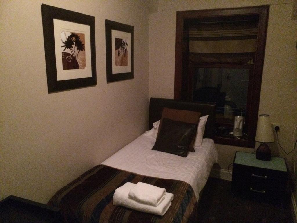 The Spinnaker Hotel 구럭 외부 사진