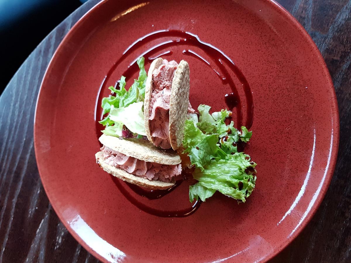 The Spinnaker Hotel 구럭 외부 사진